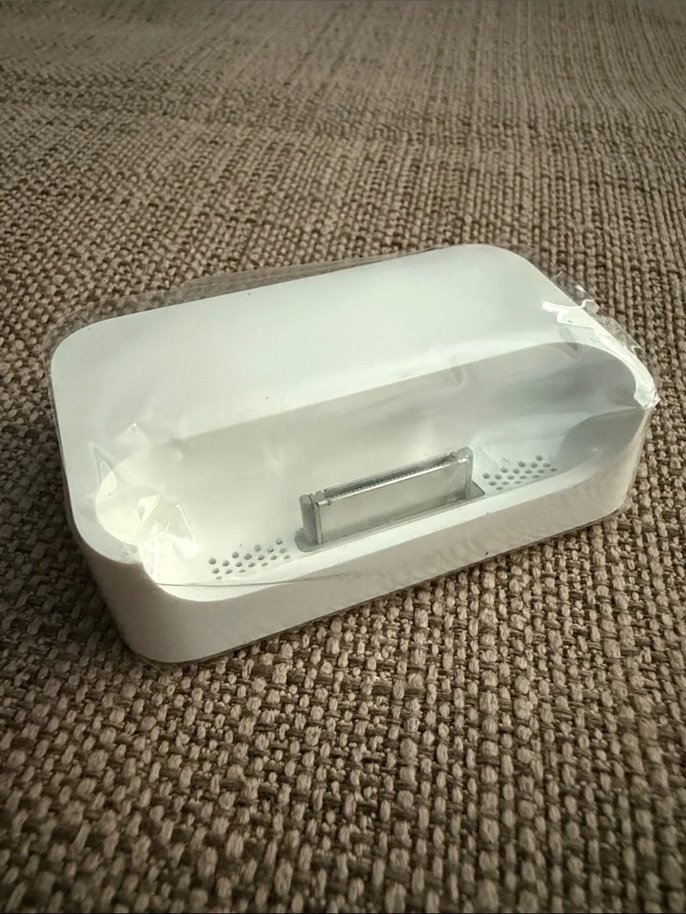 2007 Apple Universal Dock (Model A1256) with Apple IR remote